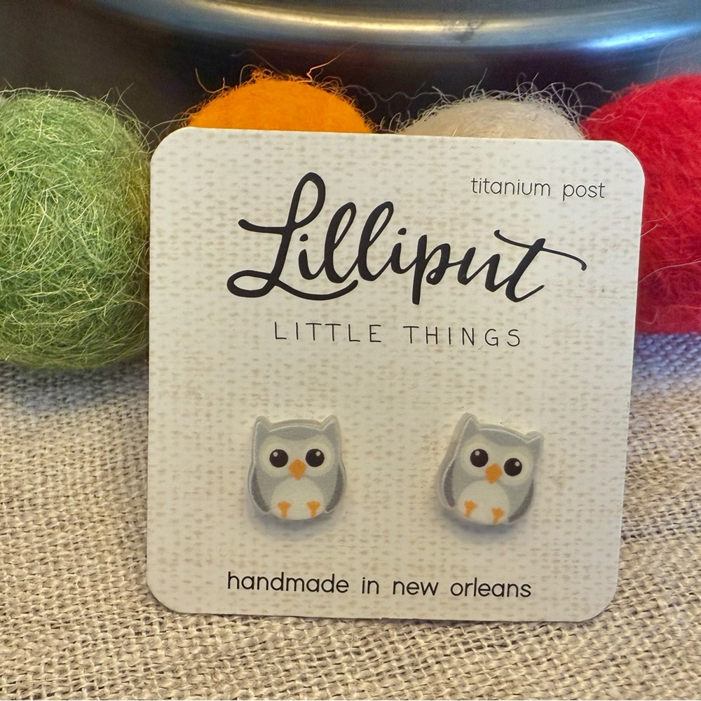 NEW Adorable gray Owl Stud Earrings - Never worn